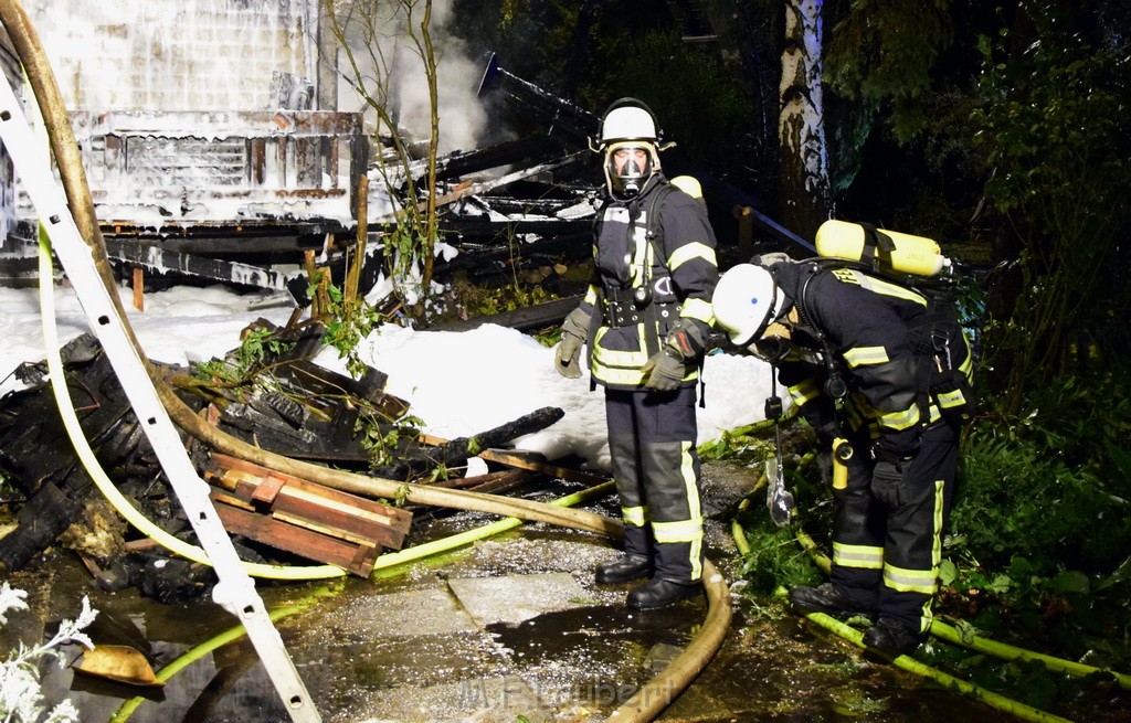 Grossfeuer Einfamilienhaus Siegburg Muehlengrabenstr P0470.JPG - Miklos Laubert